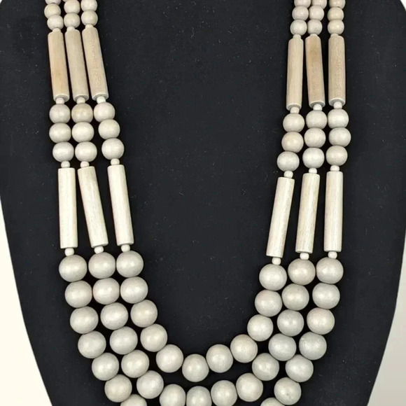 Graduated Wood Beaded Vintage Necklace - Picture 2 of 5